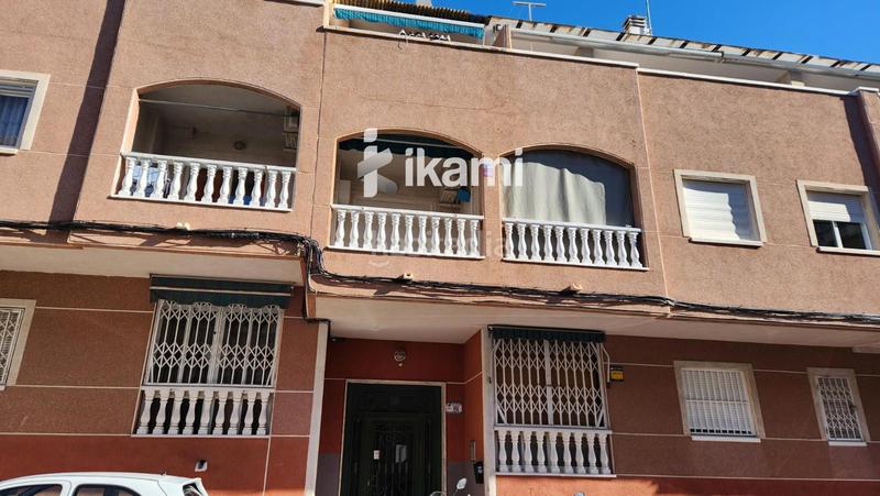 Foto e2449ef1-e4dd-4be1-93bf-3a94811ab359. Appartamento con piscina in Avenida Habaneras - Curva de Palangre Torrevieja