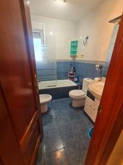 Location Attique à Calle padre feijóo 3. Se alquila piso con plaza de garaje y trastero