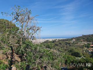Casa adossada a Vallvidrera - Tibidabo - Les Planes. Terreno con vistas a barcelona, el mar y collserola, con 4 const
