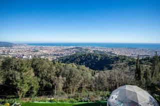 Casa a Sant Genís dels Agudells. Impresionante casa con gran jardín y vistas a barcelona en vallv
