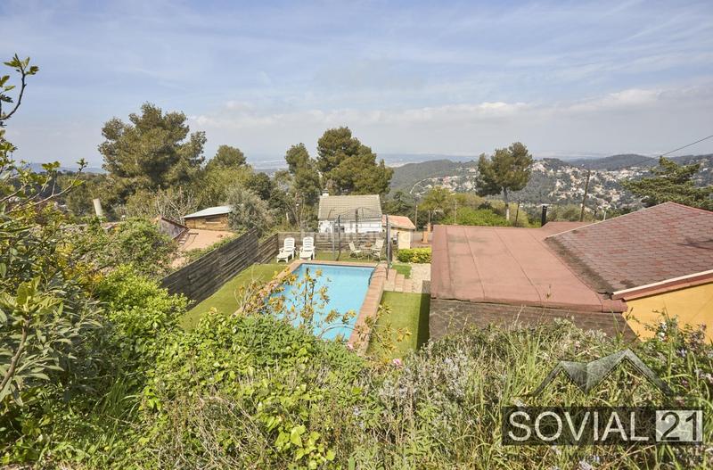 Foto 4d669cbc-006d-4542-b089-9daaf223b92e. Casa exclusiva finca con dos viviendas independientes y vistas espectaculares en collserola en Barcelona