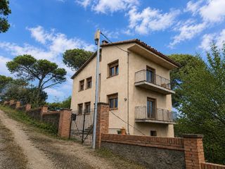 Casa a Vallvidrera - Tibidabo - Les Planes. Casa unifamiliar con jardín y gran potencial en vallvidrera