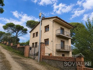 Casa a Vallvidrera - Tibidabo - Les Planes. Casa unifamiliar con jardín y gran potencial en vallvidrera