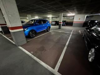 Parking voiture à Eixample
