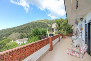 Chalet in Sant Iscle de Vallalta. Casa con vistas al mar, amplio jardín con frutales y pozo propio