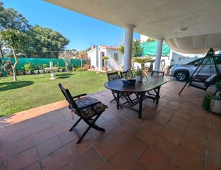 Casa a Aiguaviva Parc. Fantástico chalet con jardín en vidreres