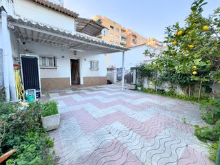 Masia a Els Pins. Casa de pueblo con gran potencial a pocos pasos del mar en zona