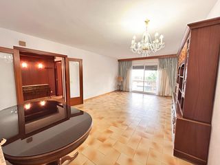 Pis a Peramàs. Piso de grandes dimensiones