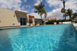 Chalet en Santiago de La Ribera. Villa de 6 dormitorios