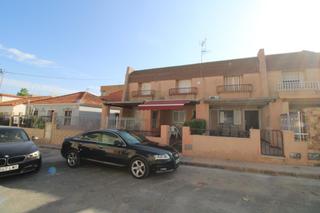 Casa adossada a Santiago de La Ribera. Dúplex a un paso de la playa