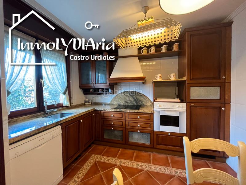 Foto d155a21f-5fee-4219-baac-7097525e6f90. Chalet dans barrio brazomar 68 dans Cotolino Castro - Urdiales