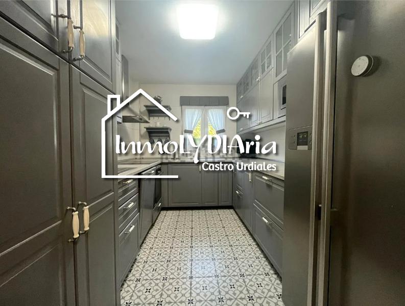 Foto 14796990-18a4-4c2e-8071-ad798c2cf0ec. Chalet en barrio otañes 19 chalet en otañes de 4 habitaciones con piscina en Castro - Urdiales