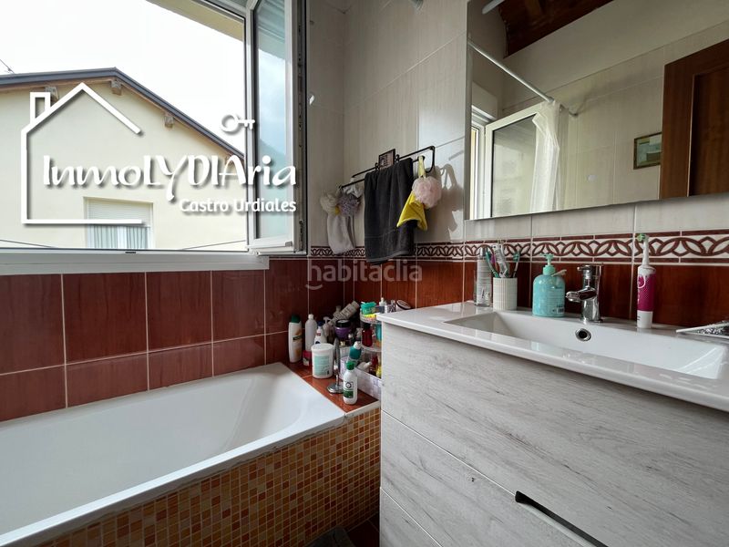 Foto b31a7d93-25df-4e32-9125-eddc2ed22c30. Chalet dans barrio mioño 14a dans Mioño-Santullán Castro - Urdiales