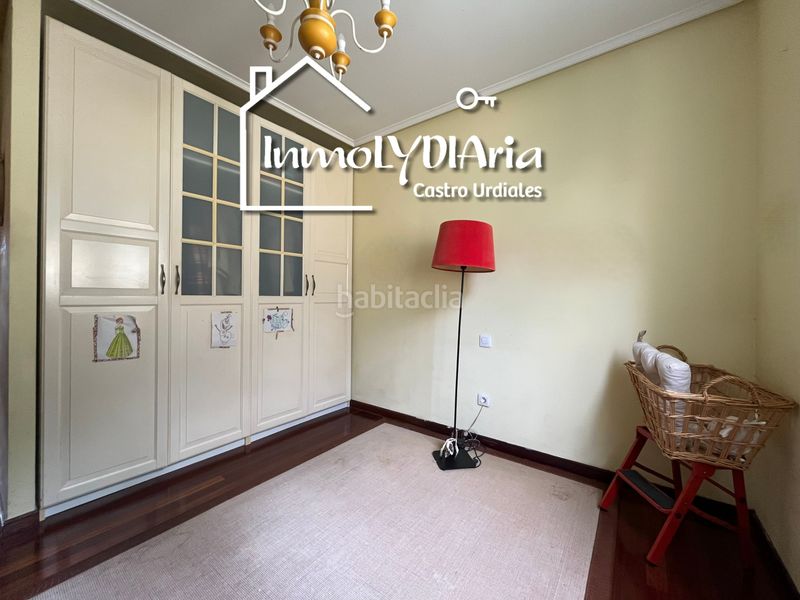 Foto c23ebeba-da4d-4520-b055-3cf7e5c34b24. Chalet dans barrio mioño 14a dans Mioño-Santullán Castro - Urdiales