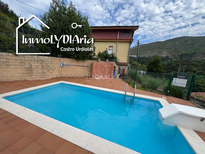 Foto c95ac70b-e53a-4592-91af-fb10e7fff62d. Chalet dans barrio mioño 14a dans Mioño-Santullán Castro - Urdiales