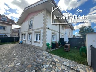 Xalet  Barrio rioseco 29. Gran oportunidad en guriezo! chalet pareado con jardín privado a