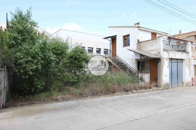 Foto f3a59f69-9819-45cb-be26-40a92bdf6787. Edifici a Aguaviva