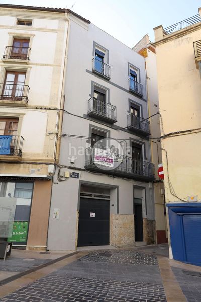Foto dd882b7b-43b9-4c8c-a40f-d3b2ac99e4b9. Casa amb aparcament a Alcañiz
