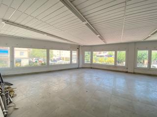 Lloguer Local Comercial a Poble Sec. Gran local comercial al poble sec