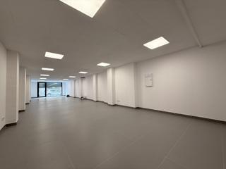 Location Local commercial  Lleida. Local reformat de lloguer al poble sec