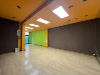 Lloguer Local Comercial a Santa caterina 49. Local comercial en lloguer a ple centre