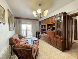 Piso en Llevant. Piso de 3 habitaciones con ascensor