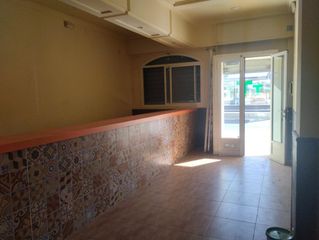 Local Comercial a Núcleo urbano. Venta de local comercial