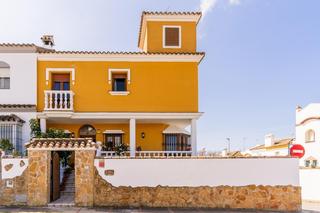 Casa adosada en La Soledad. Venta de chalet adosado en la fuente