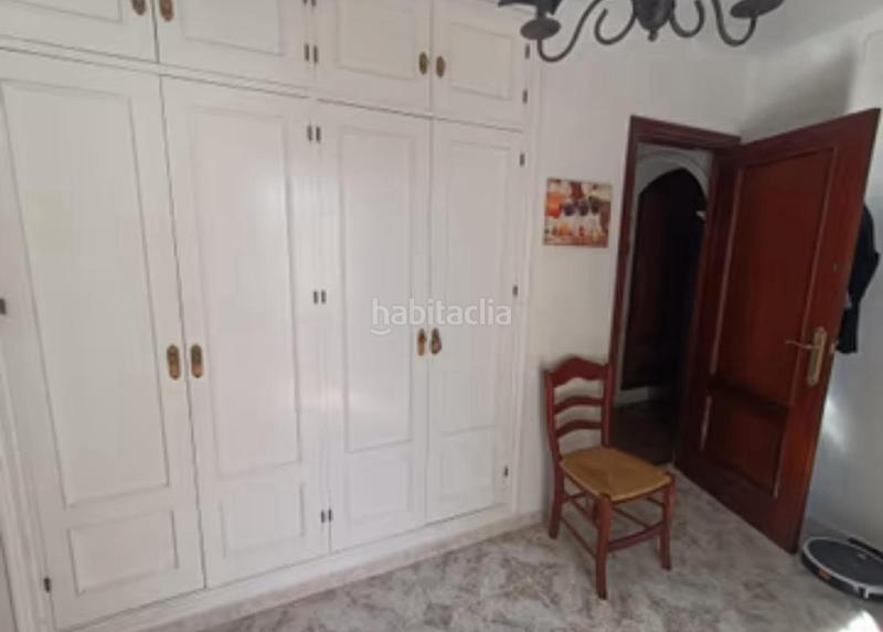 Foto 1d2b95ea-276a-4a8e-8abb-9eea5db68a31. Chalet con riscaldamento parcheggio piscina in Los Gallos Chiclana de la Frontera