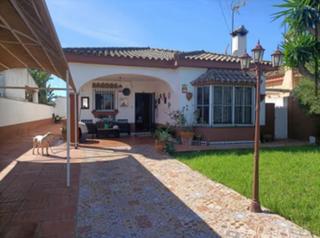Chalet à Los Gallos. Venta de chalet urbano en los gallos