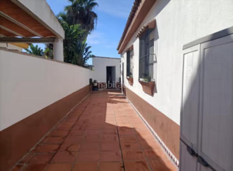Foto 681eb2ff-907c-4c84-b097-057e29b171b0. Chalet con riscaldamento parcheggio piscina in Los Gallos Chiclana de la Frontera