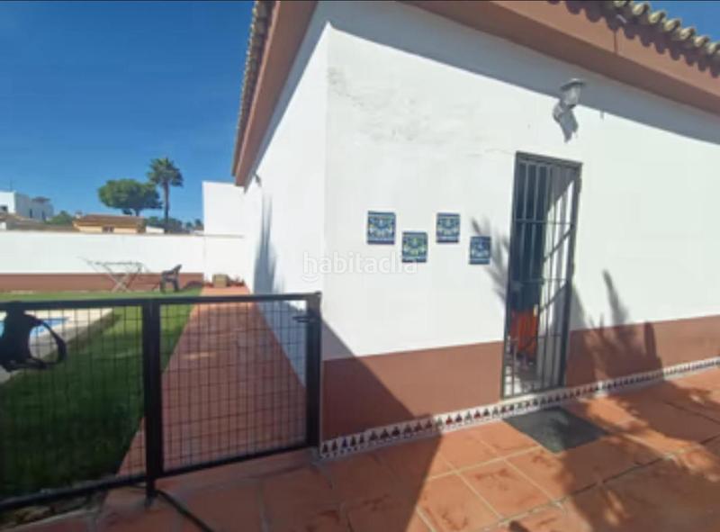 Foto 7da2f5e0-0c82-468a-bcc2-236a74bb909e. Chalet con riscaldamento parcheggio piscina in Los Gallos Chiclana de la Frontera