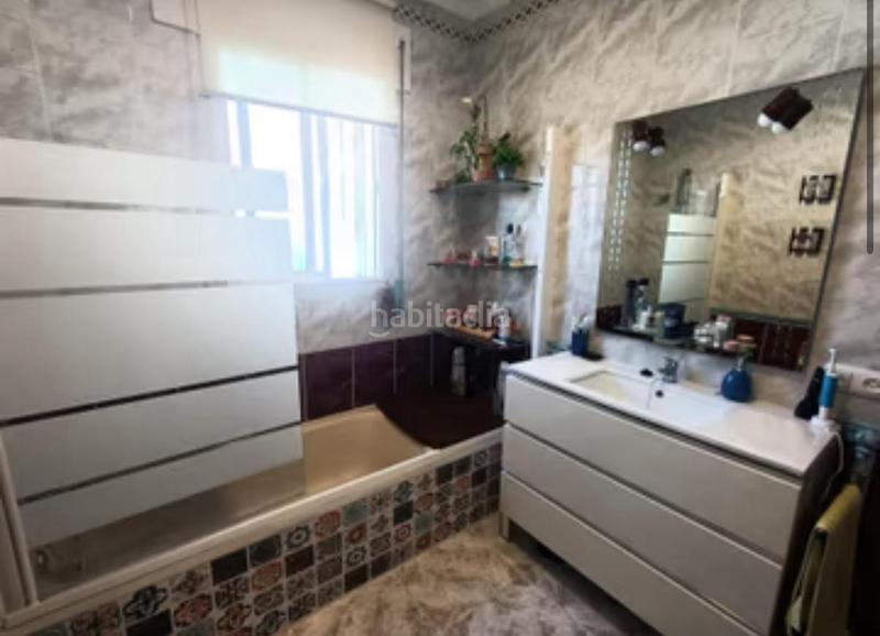 Foto f59bea62-b7d1-4c1c-bd8e-a4b6df3319c6. Chalet con riscaldamento parcheggio piscina in Los Gallos Chiclana de la Frontera