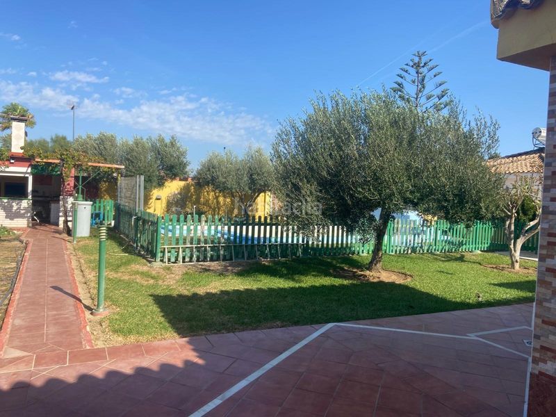 Foto 8d32193b-3b2b-4dd1-8fb9-1fa5d9a4c32a. Xalet amb aparcament piscina a Los Gallos Chiclana de la Frontera