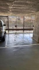 Parking voiture à Centre. Plaza de pk coche grande en mercado municipal de sitges