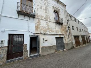Casa a Calle puerta de jaén 16. Casa en venta en c. puerta de jaén, martos, jaén