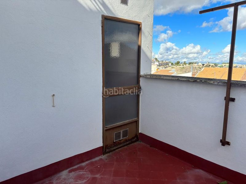 Foto c9ab61ba-4206-43a4-972d-69c1ee576908. Casa adossada a calle alta 26 a Guardia de Jaén (La)