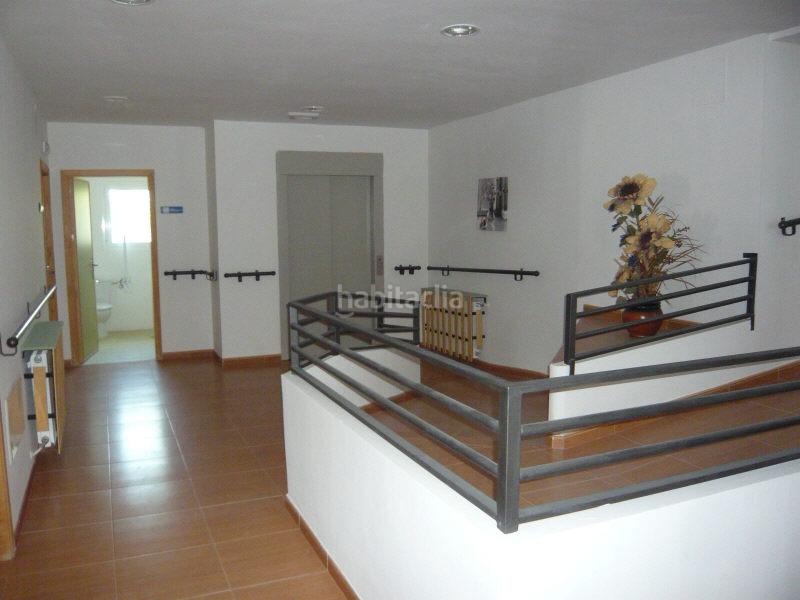 Foto 25f8bbd7-3789-4f94-b976-ae156b70e3cd. Edifici a n-322 294 a Robledo