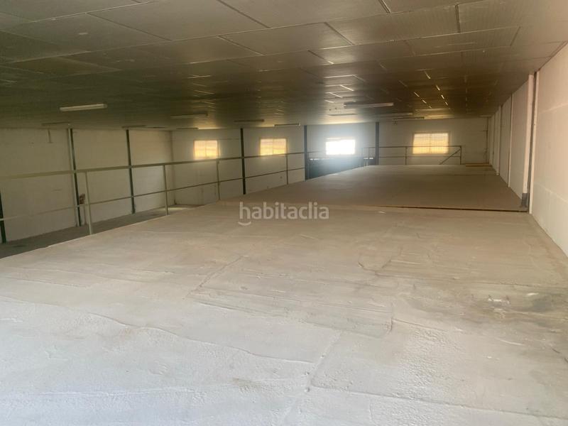 Foto bcd82bcd-00bf-430e-93f9-2215f84022ad. Fabrikhalle in Arjona