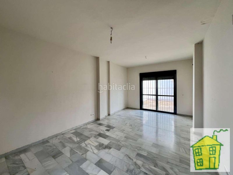 Foto 4aac1ac2-c036-4931-b2a2-51a3e2beaa5d. Casa amb aparcament a Andújar