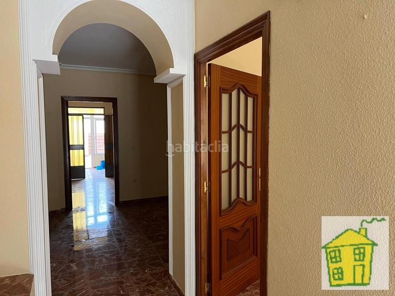 Foto cb911cd8-55e3-4a13-b4c7-a73bc6f46c5a. Casa in Andújar