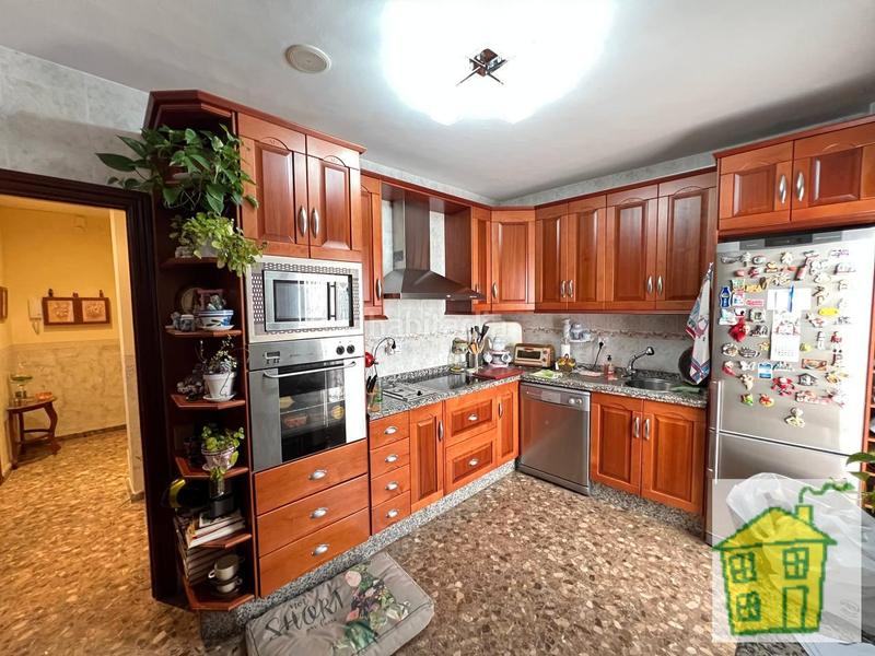 Foto 6a7316bc-3673-4614-9bc2-28ab204a498e. Casa con camino parcheggio in Andújar