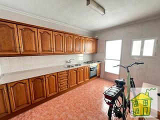 Casa aparellada a Andújar. Casa en venta en el barrio la uva