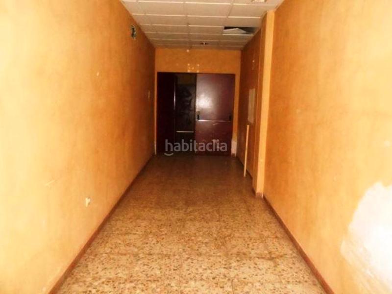 Foto 74b45bc6-0074-4f1d-a2a7-d9ab927ce6bd. Local comercial local en venta en c. la carolina, , jaén en Linares