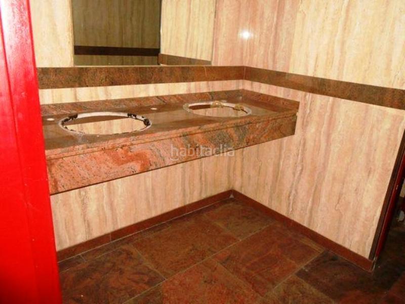 Foto d36386c1-b40d-49f8-8690-a2cdf85ad383. Local comercial local en venta en c. la carolina, , jaén en Linares