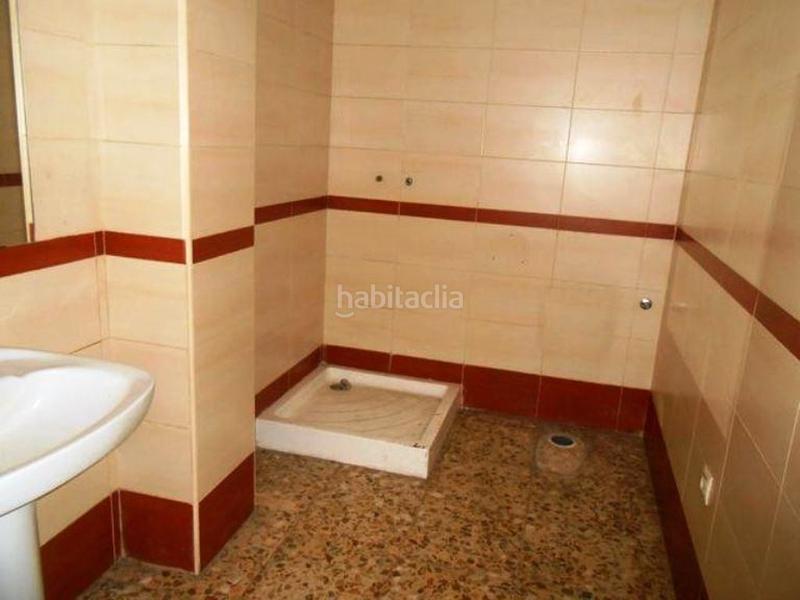 Foto e1325bd1-de11-48c7-9314-75cb06c06b9b. Local comercial local en venta en c. la carolina, , jaén en Linares