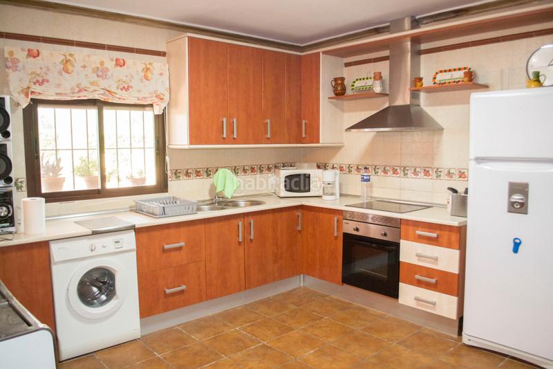 Foto 83a5beac-f90b-4288-aad4-68ee2150a50b. Masia amb xemeneia a Andújar