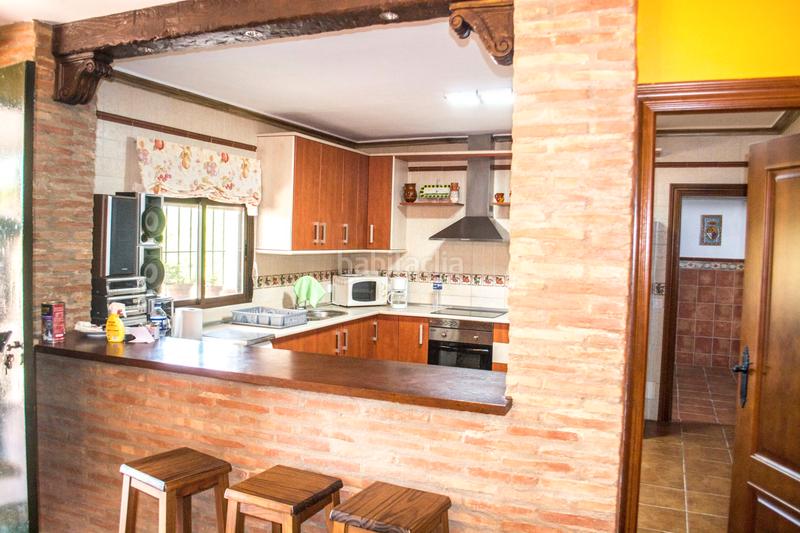 Foto bc279ee1-985b-4754-bd8a-7df58e105b81. Masia amb xemeneia a Andújar