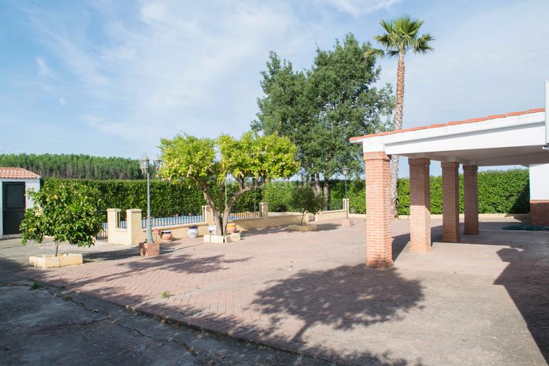 Foto f981fddb-a399-48b4-8899-282b16cc49eb. Masia amb xemeneia a Andújar