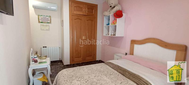 Foto 8b97c7a9-4658-4cc1-8c08-5008ac587f93. Casa adossada amb xemeneia calefacció a Andújar